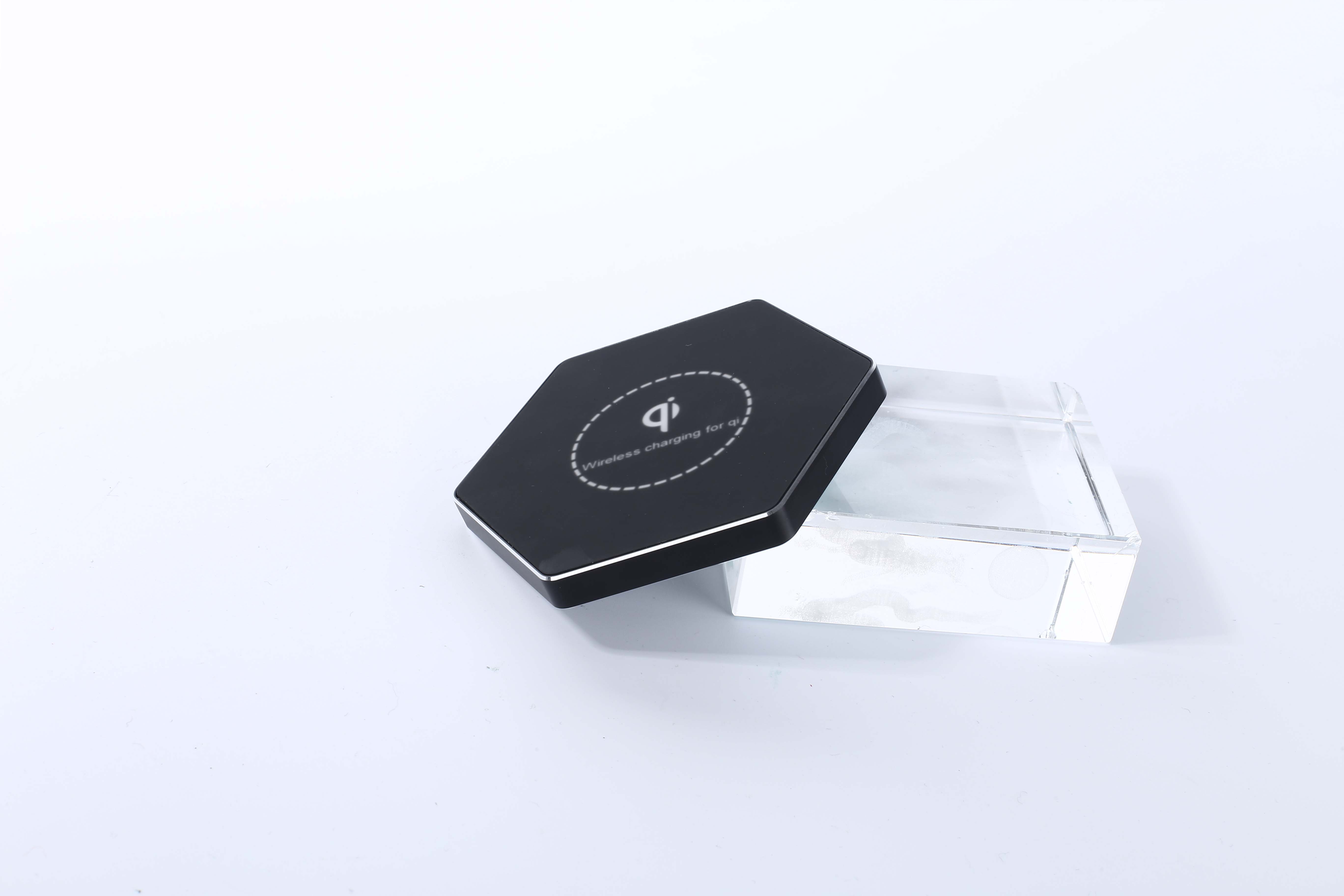 Branded Wireless Qi charger hexagone